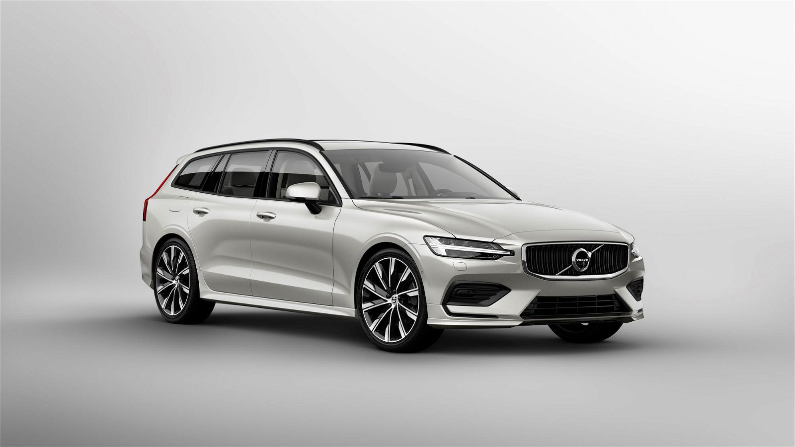 2018 Volvo V60 official pictures 23