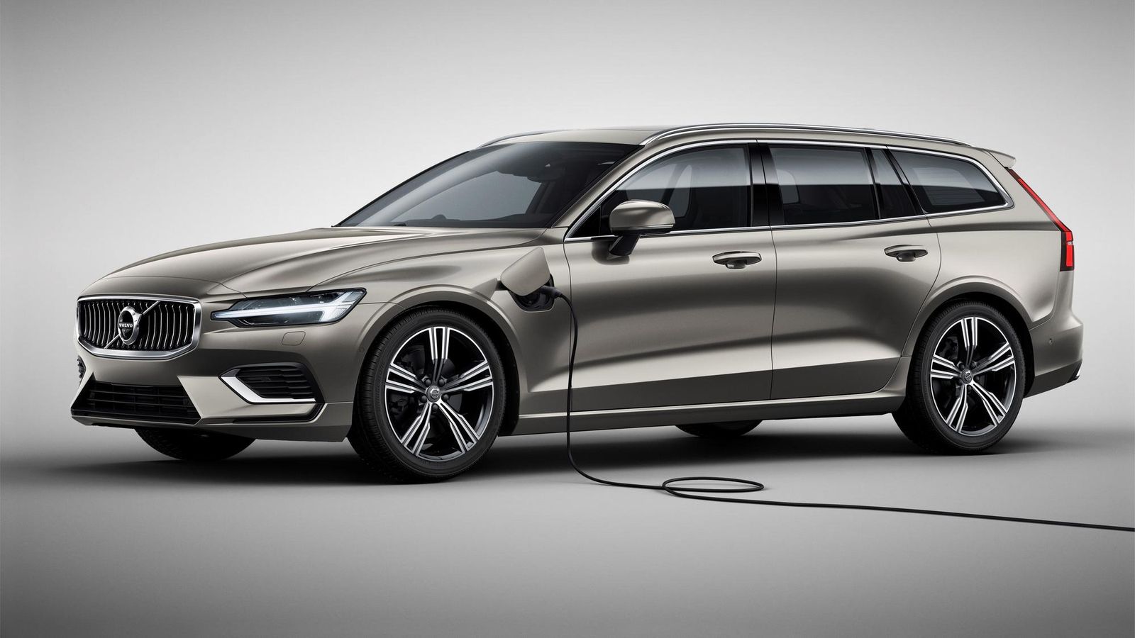 2018 Volvo V60 official pictures 40
