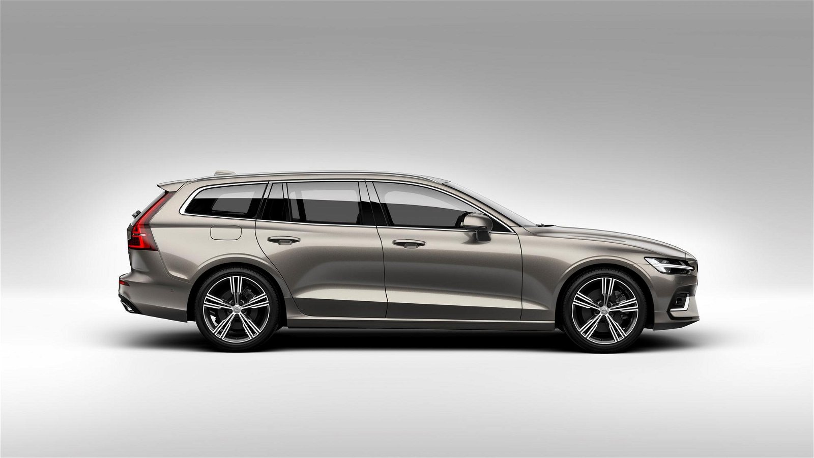 2018 Volvo V60 official pictures 47