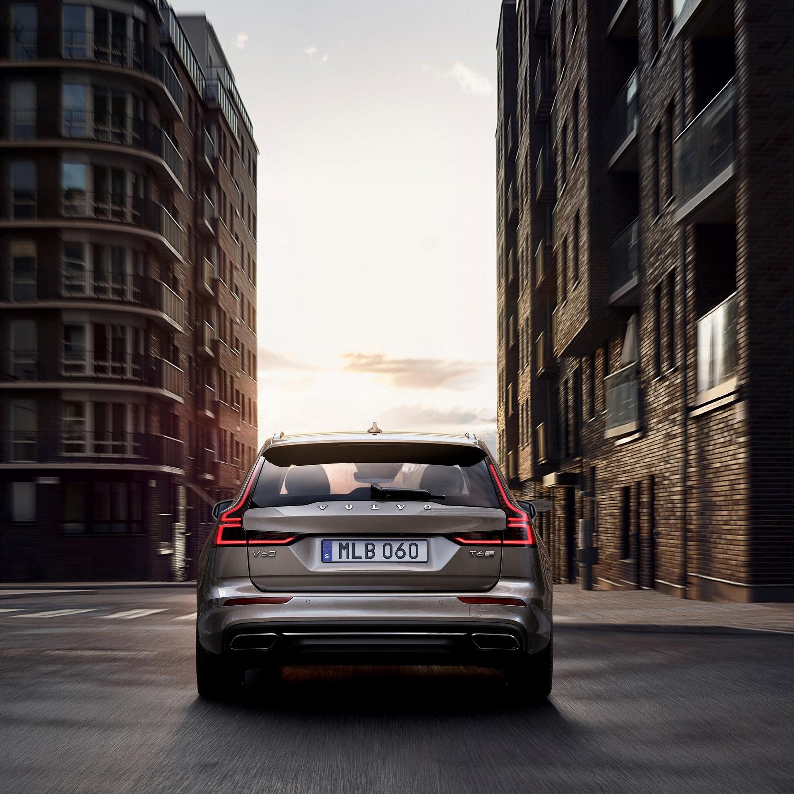 2018 Volvo V60 official pictures 57