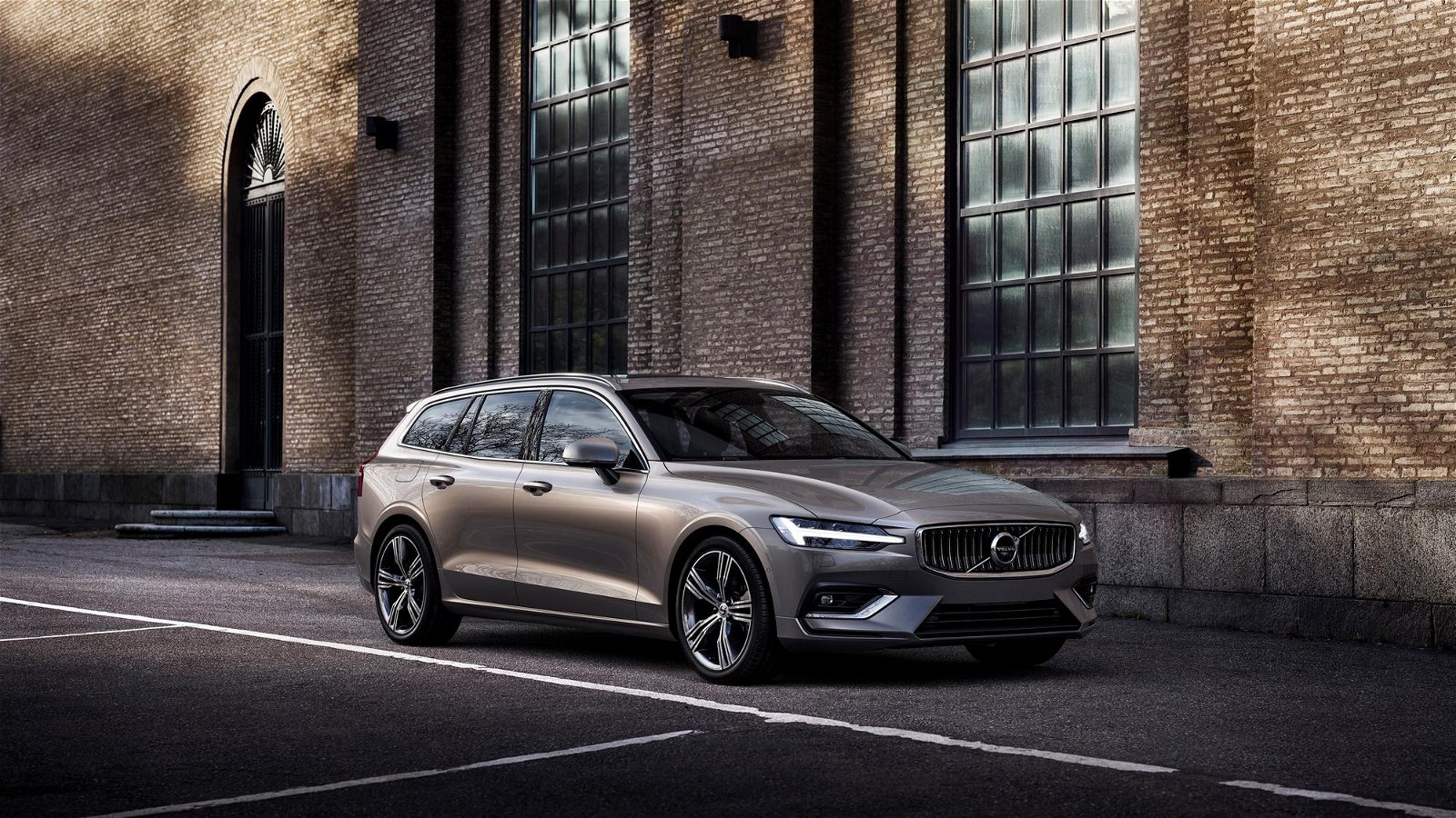 2018 Volvo V60 official pictures 59