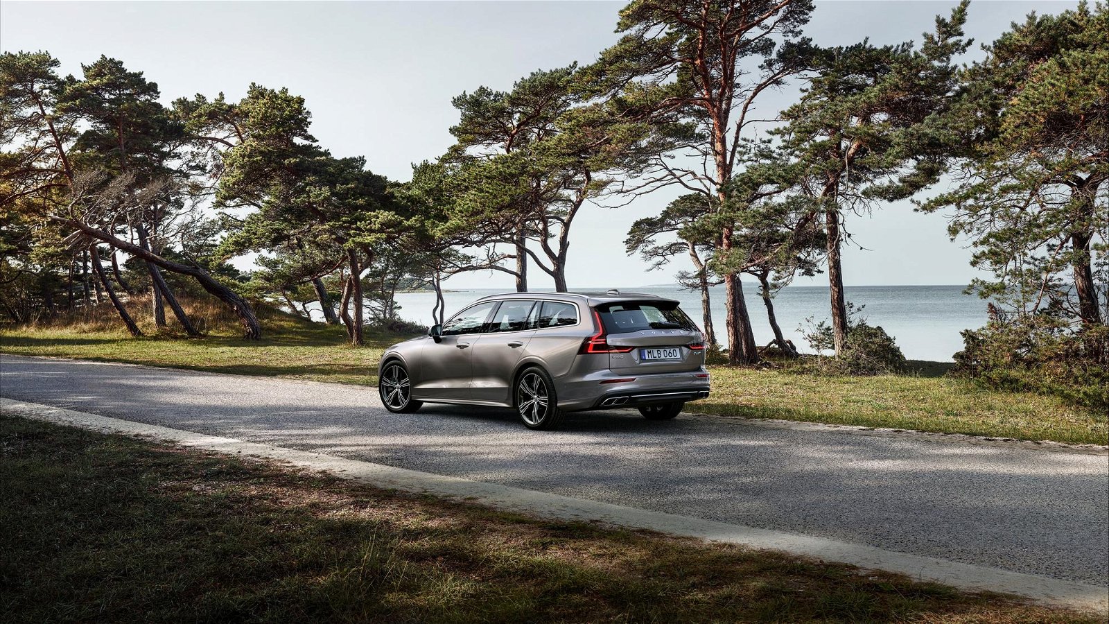 2018 Volvo V60 official pictures 62