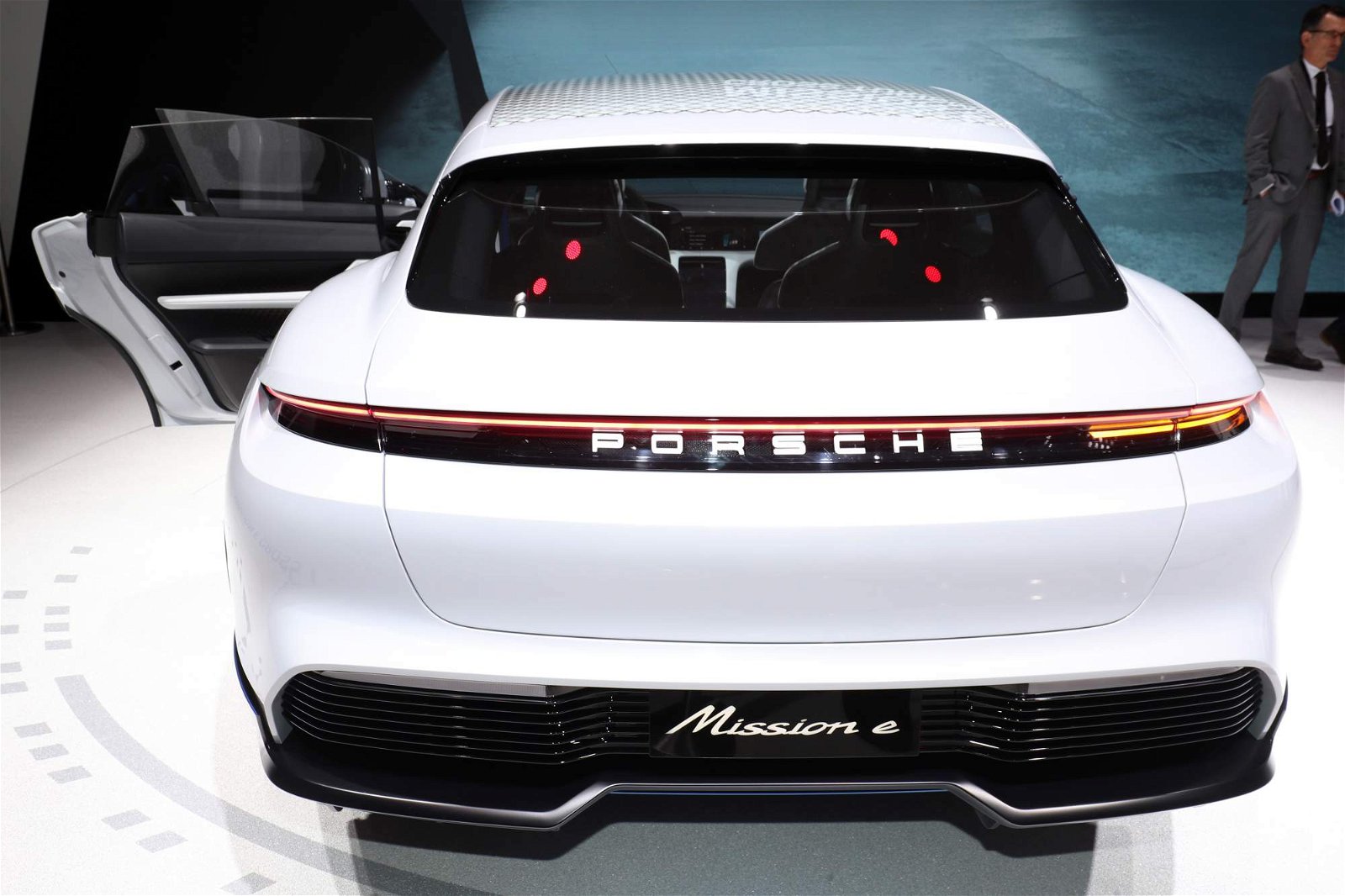 Porsche-Mission-E-Cross-Turismo-Concept-at-Geneva-Motor-Show-11