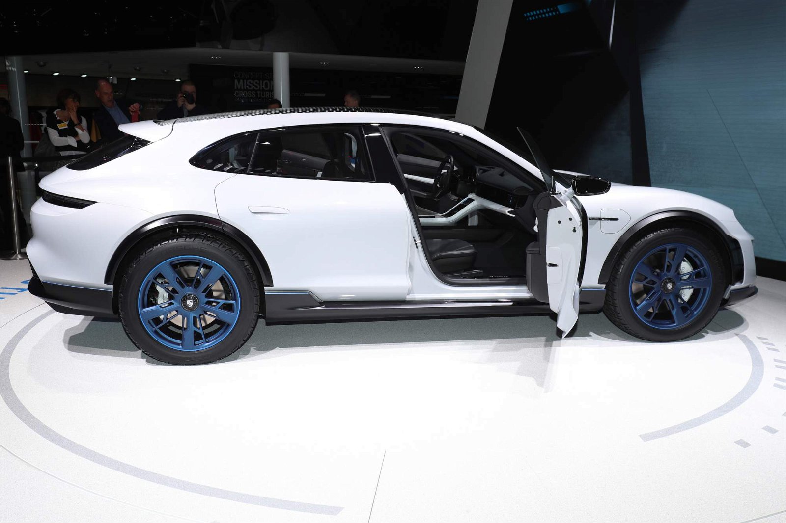 Porsche-Mission-E-Cross-Turismo-Concept-at-Geneva-Motor-Show-14