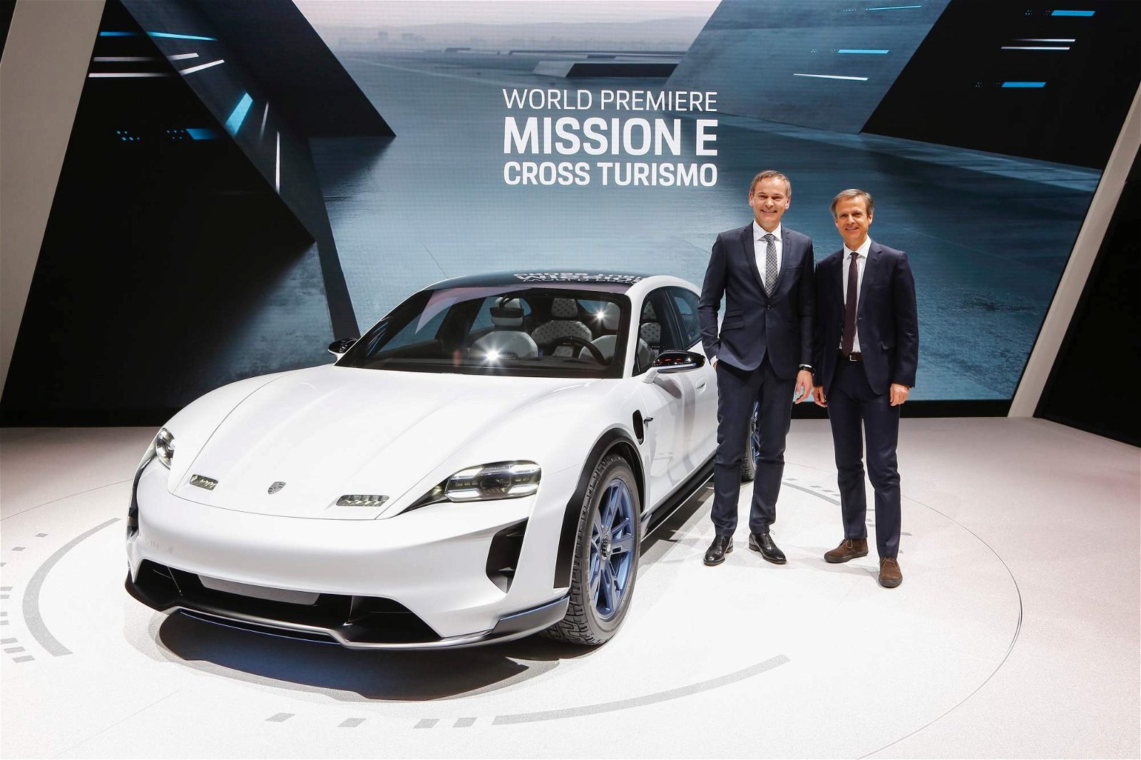 Porsche-Mission-E-Cross-Turismo-Concept-at-Geneva-Motor-Show-4