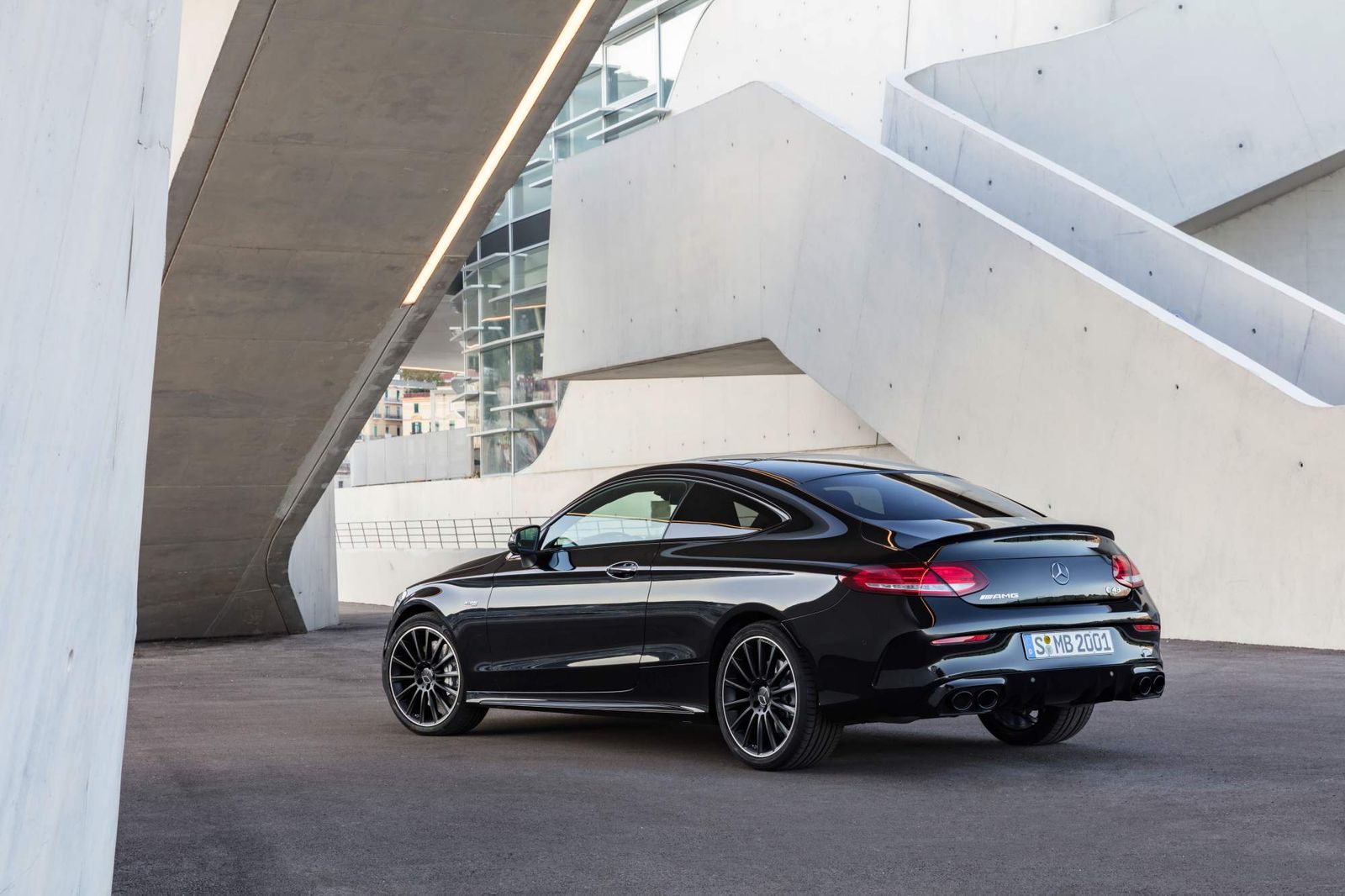 2019-Mercedes-AMG-C43-Coupe-11