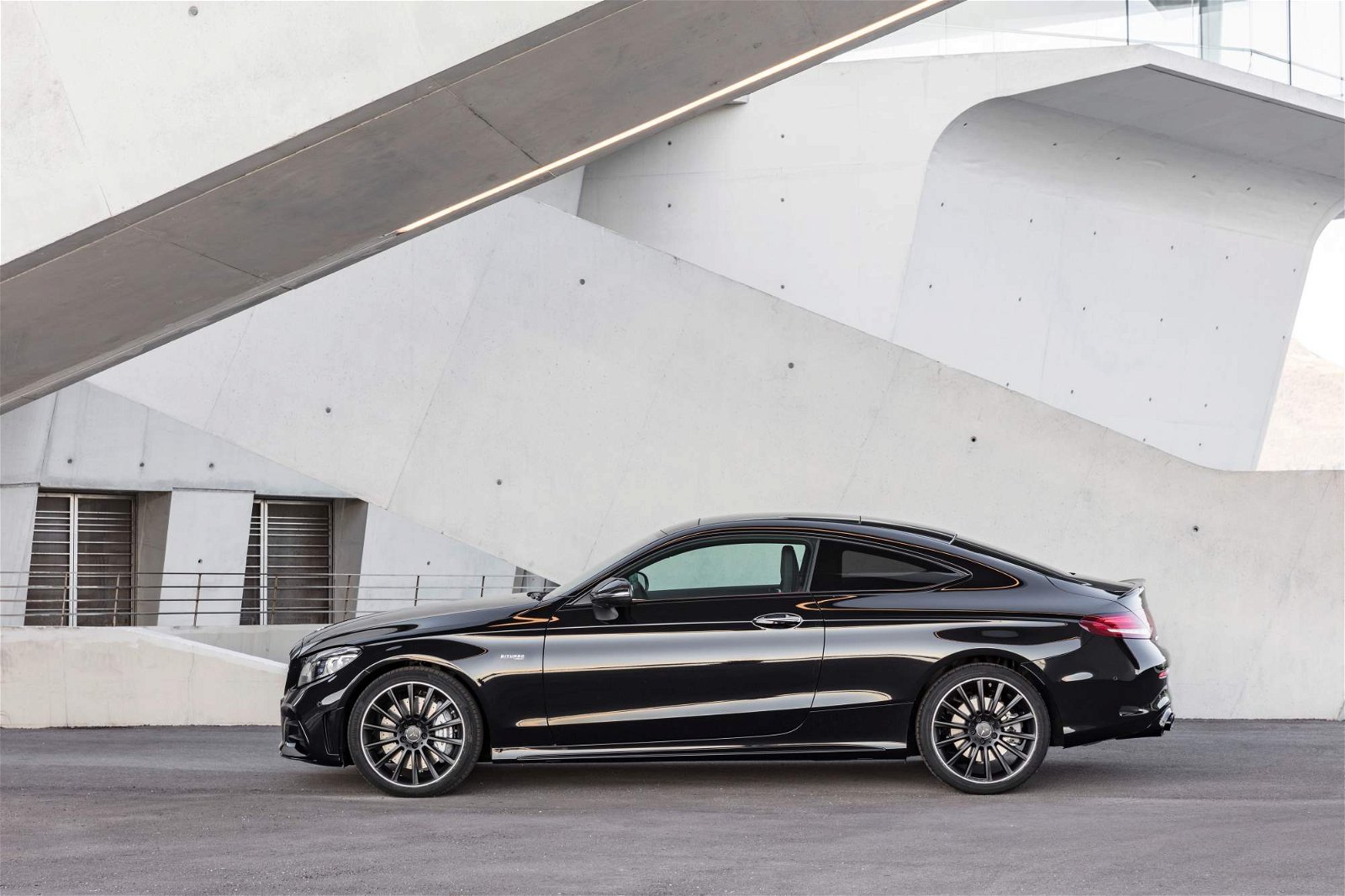 2019-Mercedes-AMG-C43-Coupe-12