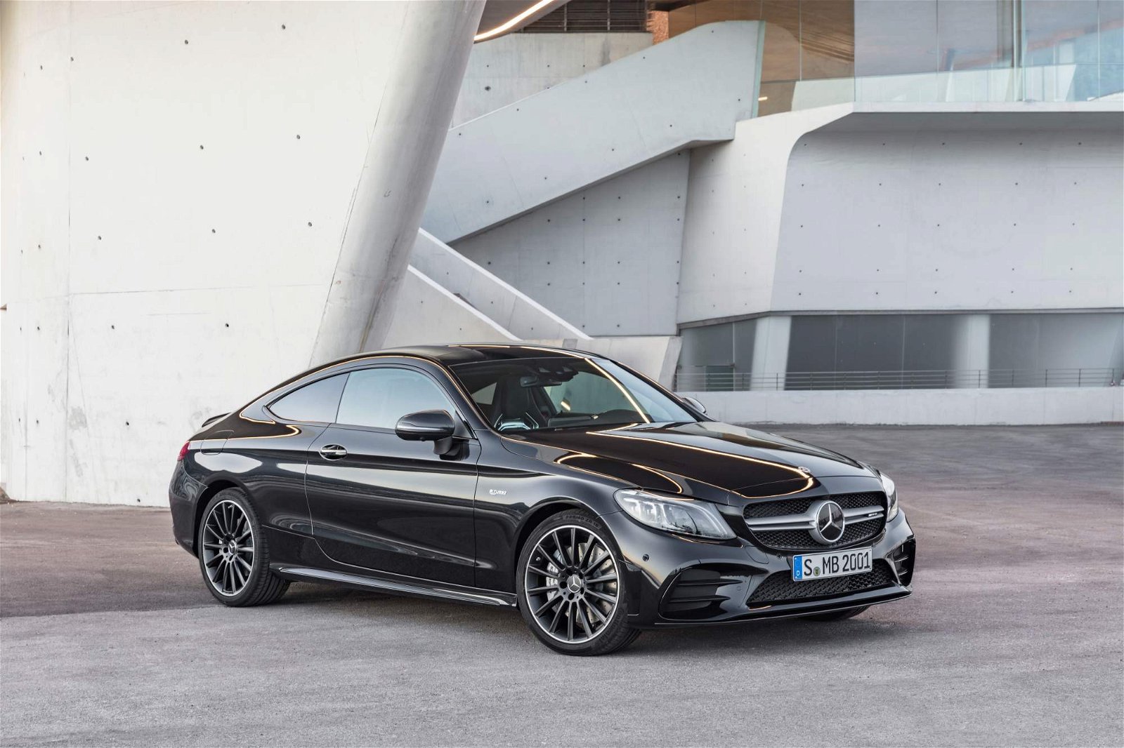 2019-Mercedes-AMG-C43-Coupe-13