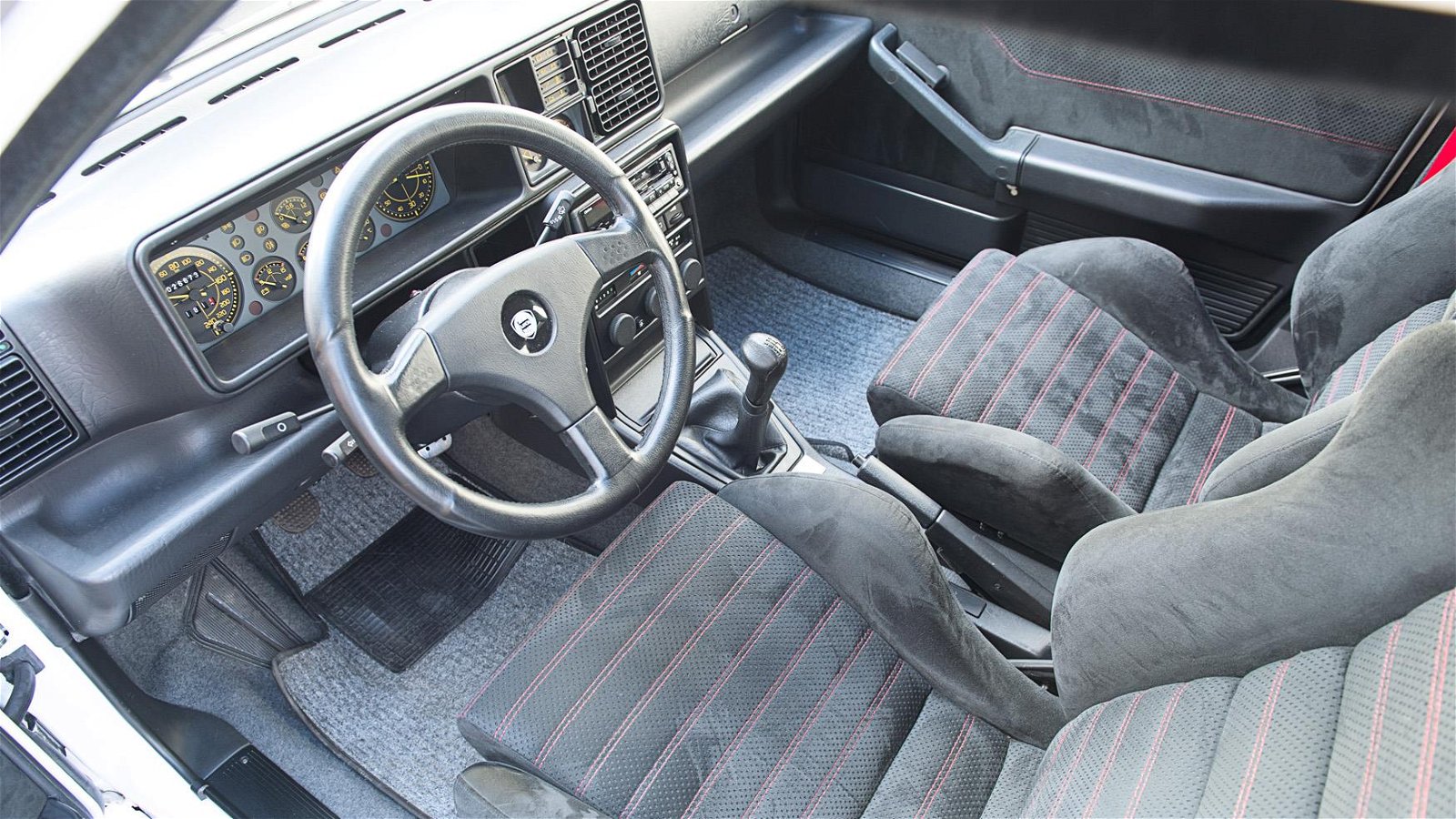 Lancia Delta Integrale HF Martini interior