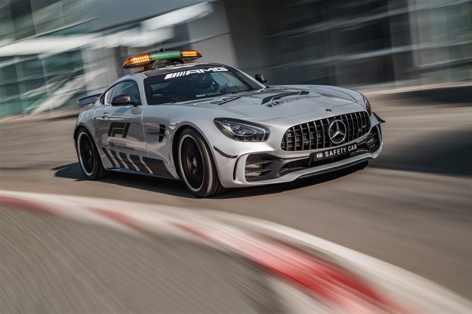 Mercedes-AMG-GT-R-Official-F1-Safety-Car-2018-1