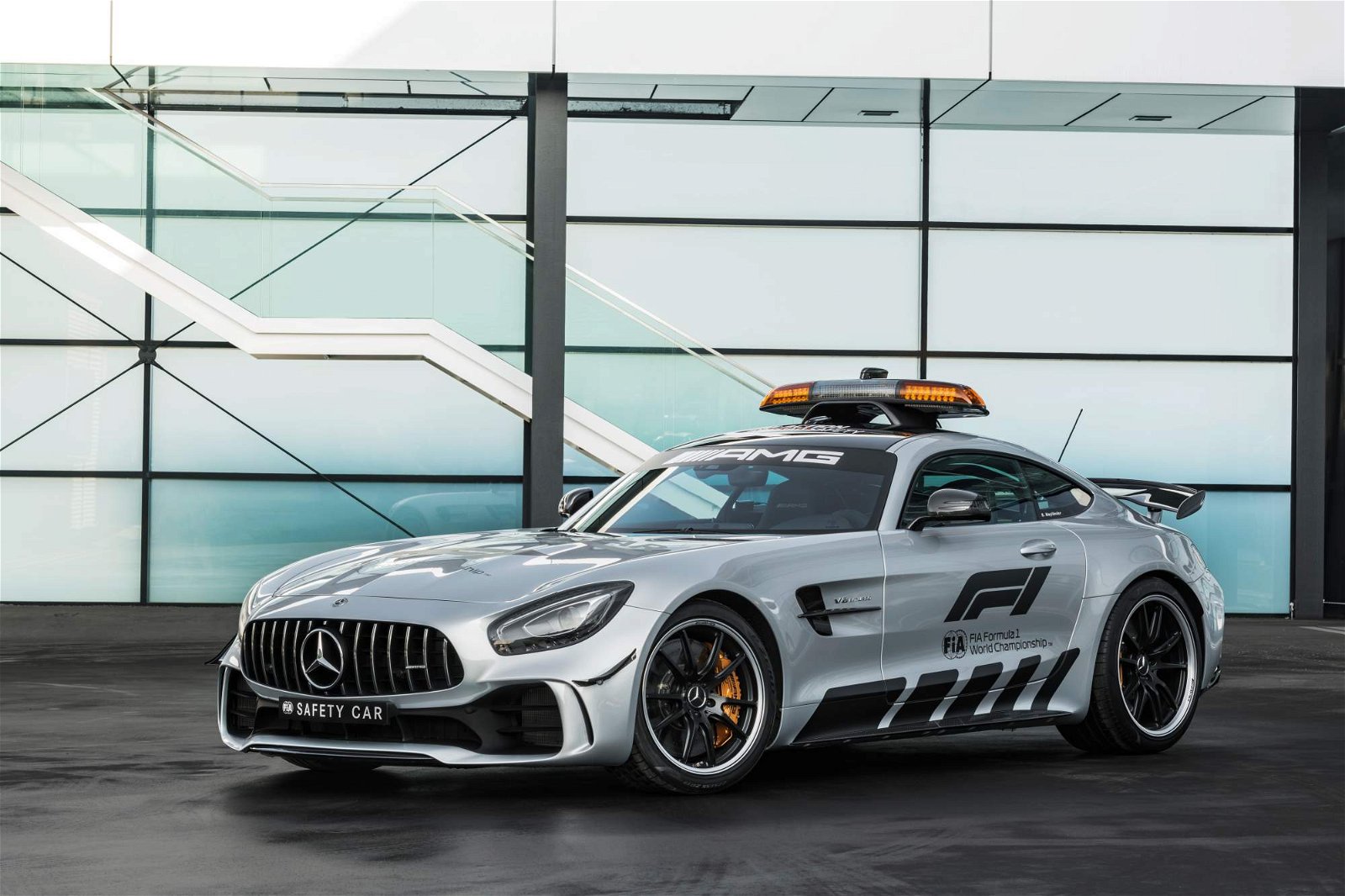 Mercedes-AMG-GT-R-Official-F1-Safety-Car-2018-14