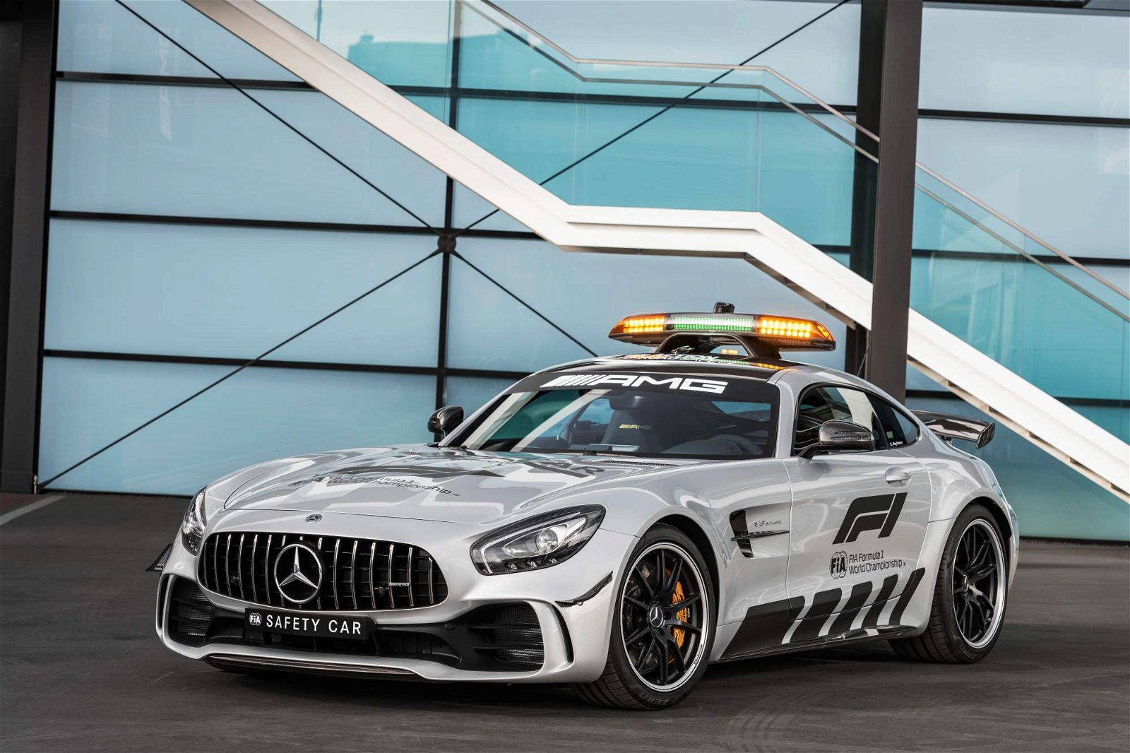 Mercedes-AMG-GT-R-Official-F1-Safety-Car-2018-19