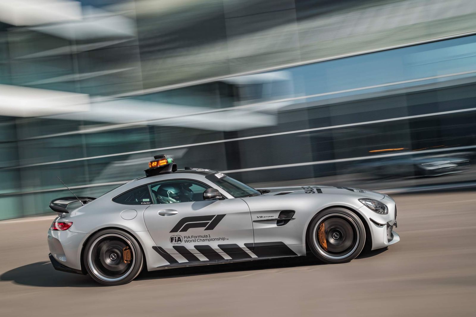 Mercedes-AMG-GT-R-Official-F1-Safety-Car-2018-3