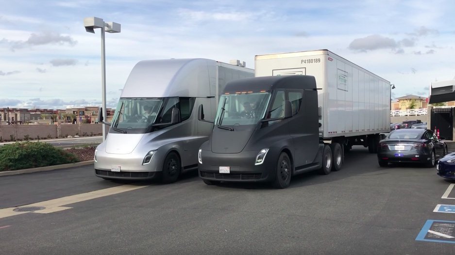 Tesla Semi accelerates with trailer like it was nothing