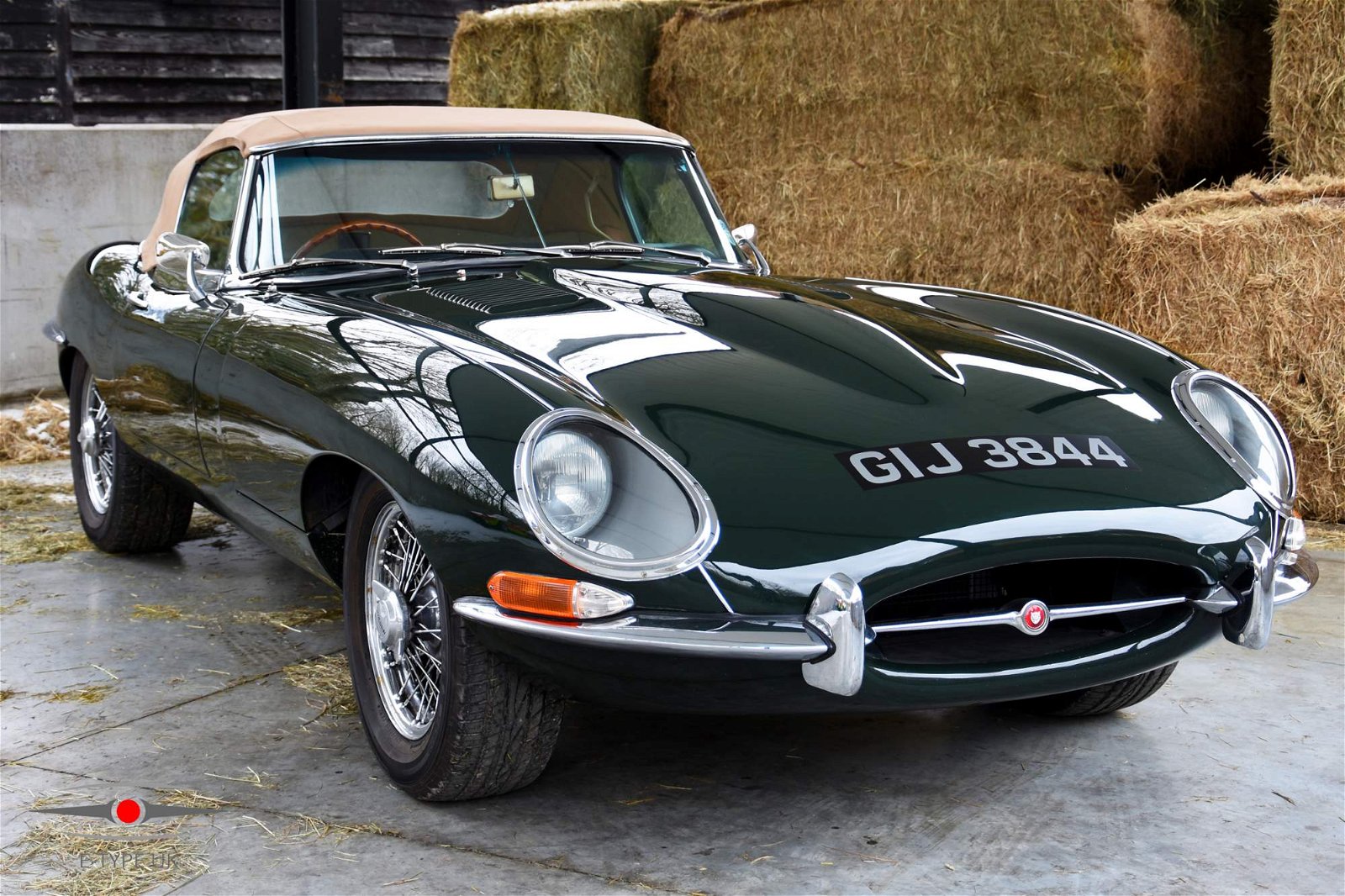 1967-Jaguar-E-type-Series-1-4.2-Open-Two-Seater-11