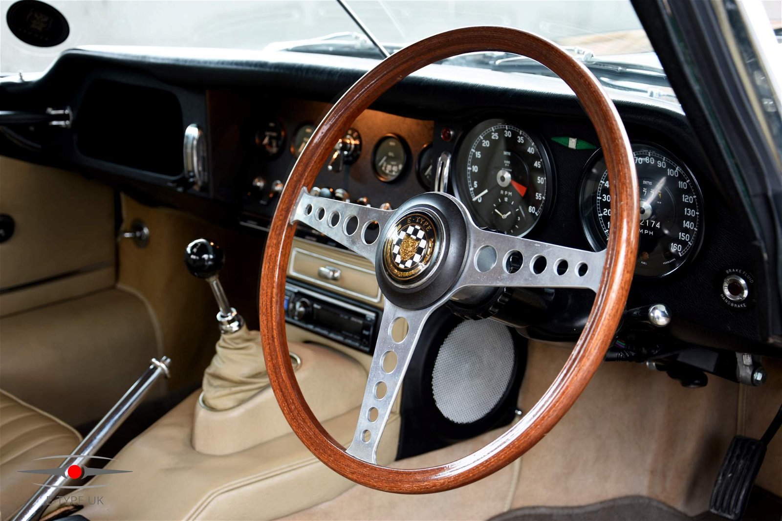 1967-Jaguar-E-type-Series-1-4.2-Open-Two-Seater-8