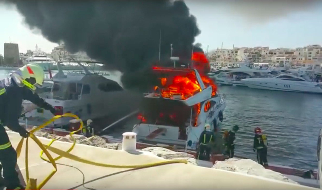 yacht-fire2