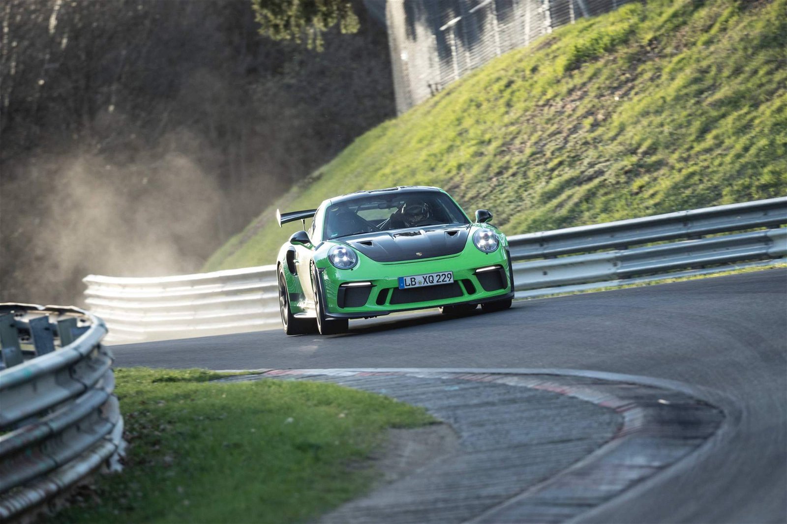 2018-Porsche-911-GT3-RS-at-the-Nurburgring-Nordschleife-6