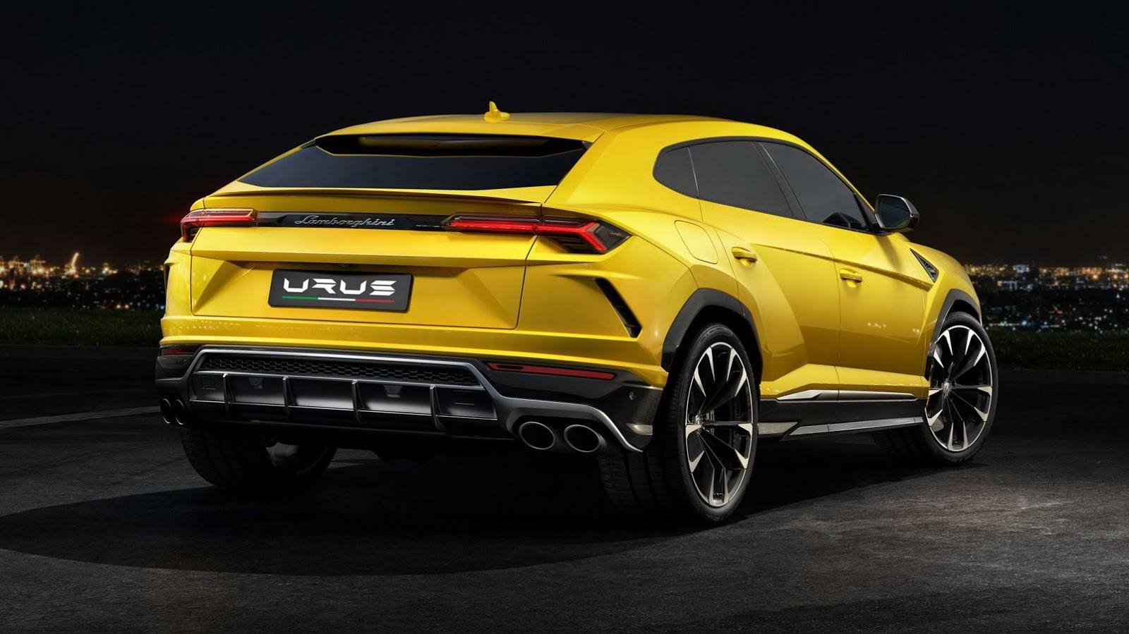 4 Lamborghini Urus 2018 11