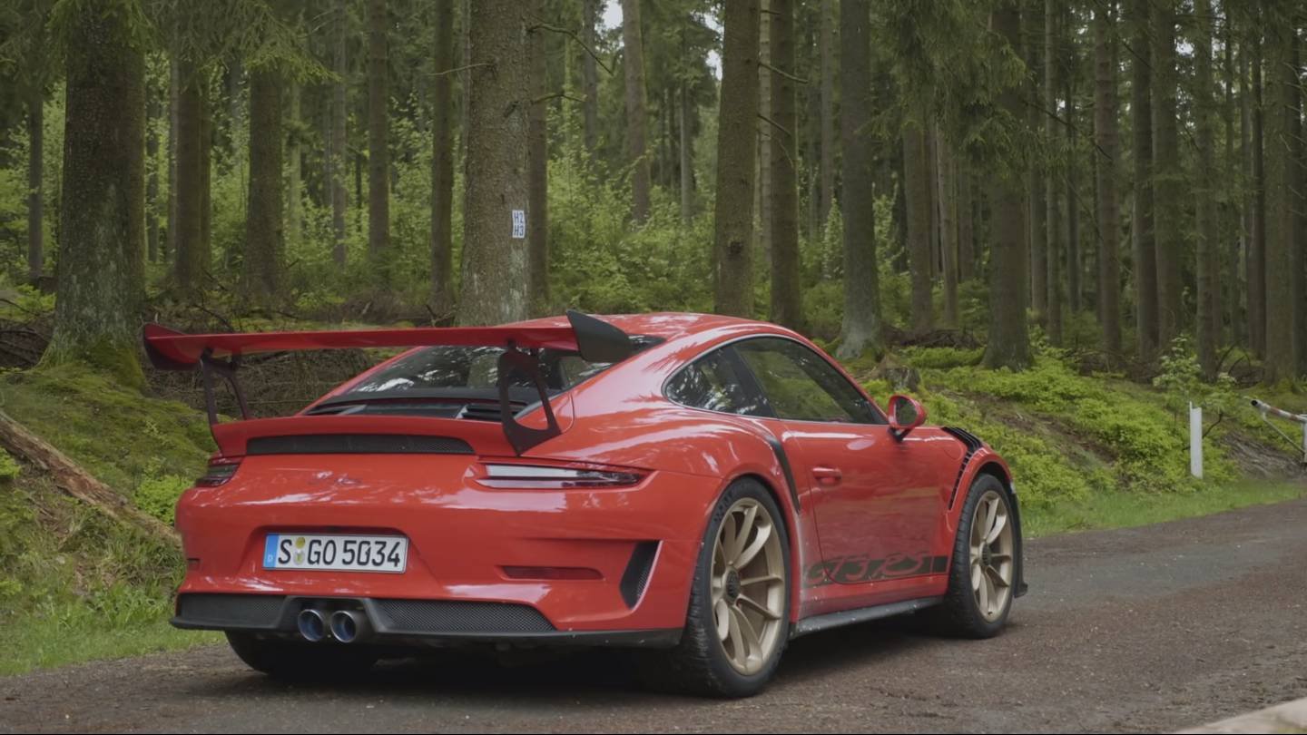2018-Porsche-911-GT3-RS-2