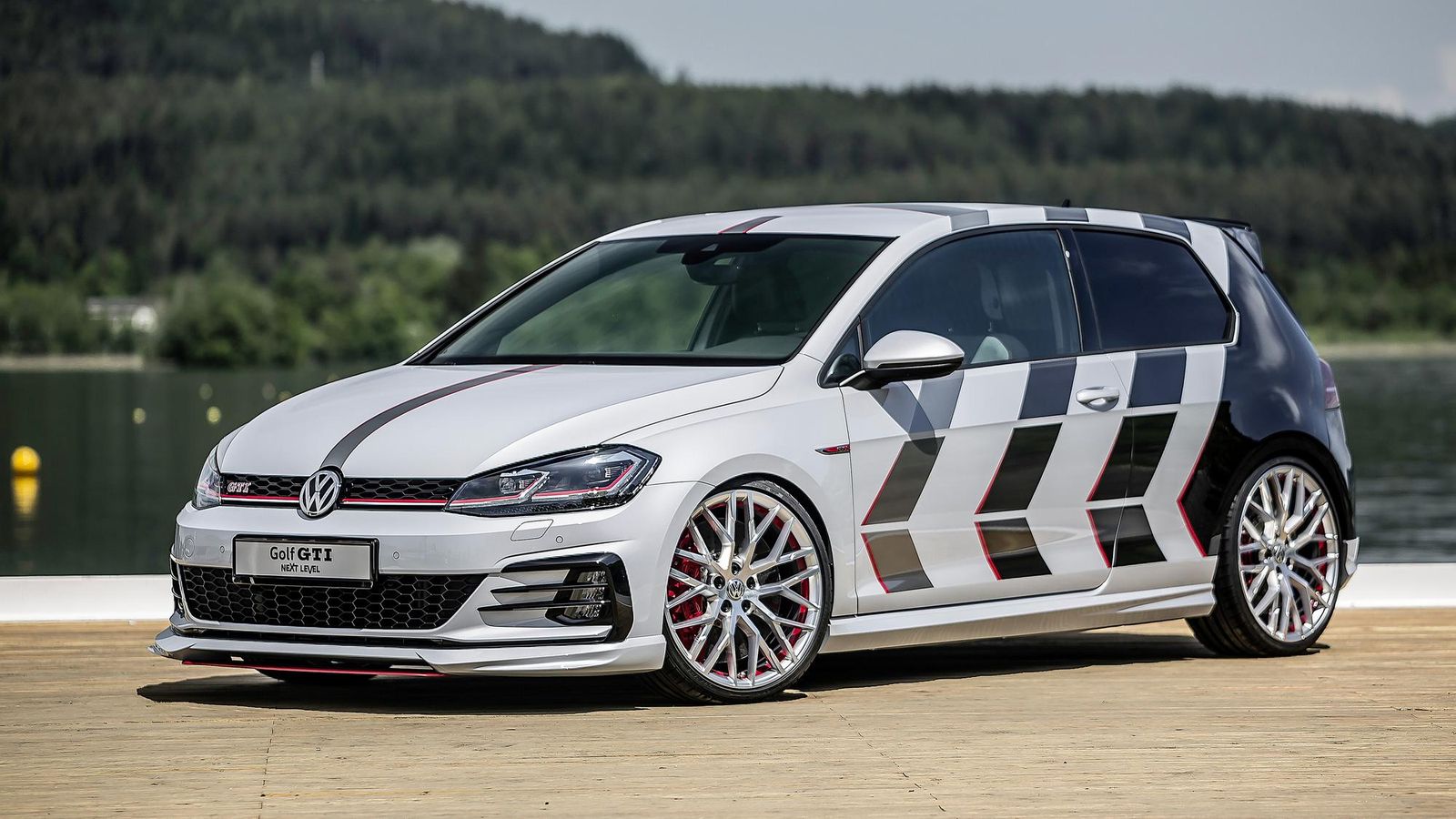 This Golf GTI Next Level has 405 hp and is made by VW apprentices ...