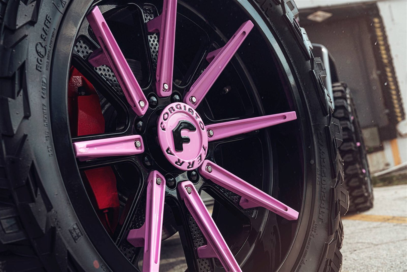 Pink-Mercedes-Benz-G-500-4x4-squared-on-Forgiato-wheels-3