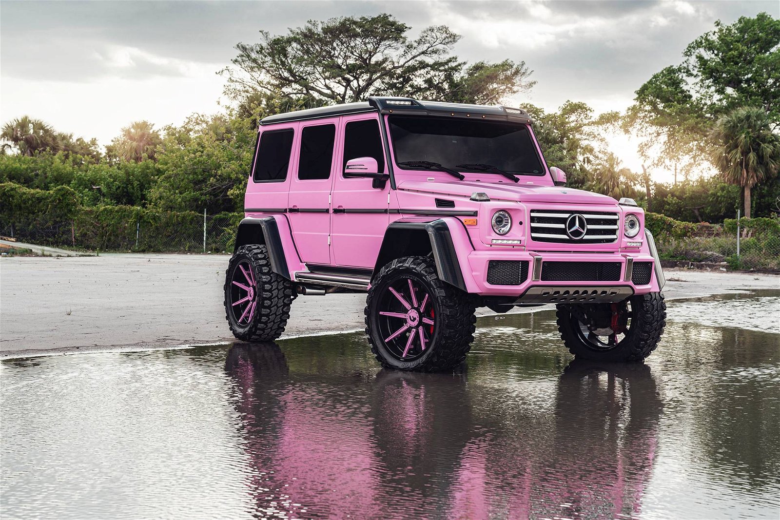 Pink-Mercedes-Benz-G-500-4x4-squared-on-Forgiato-wheels-6