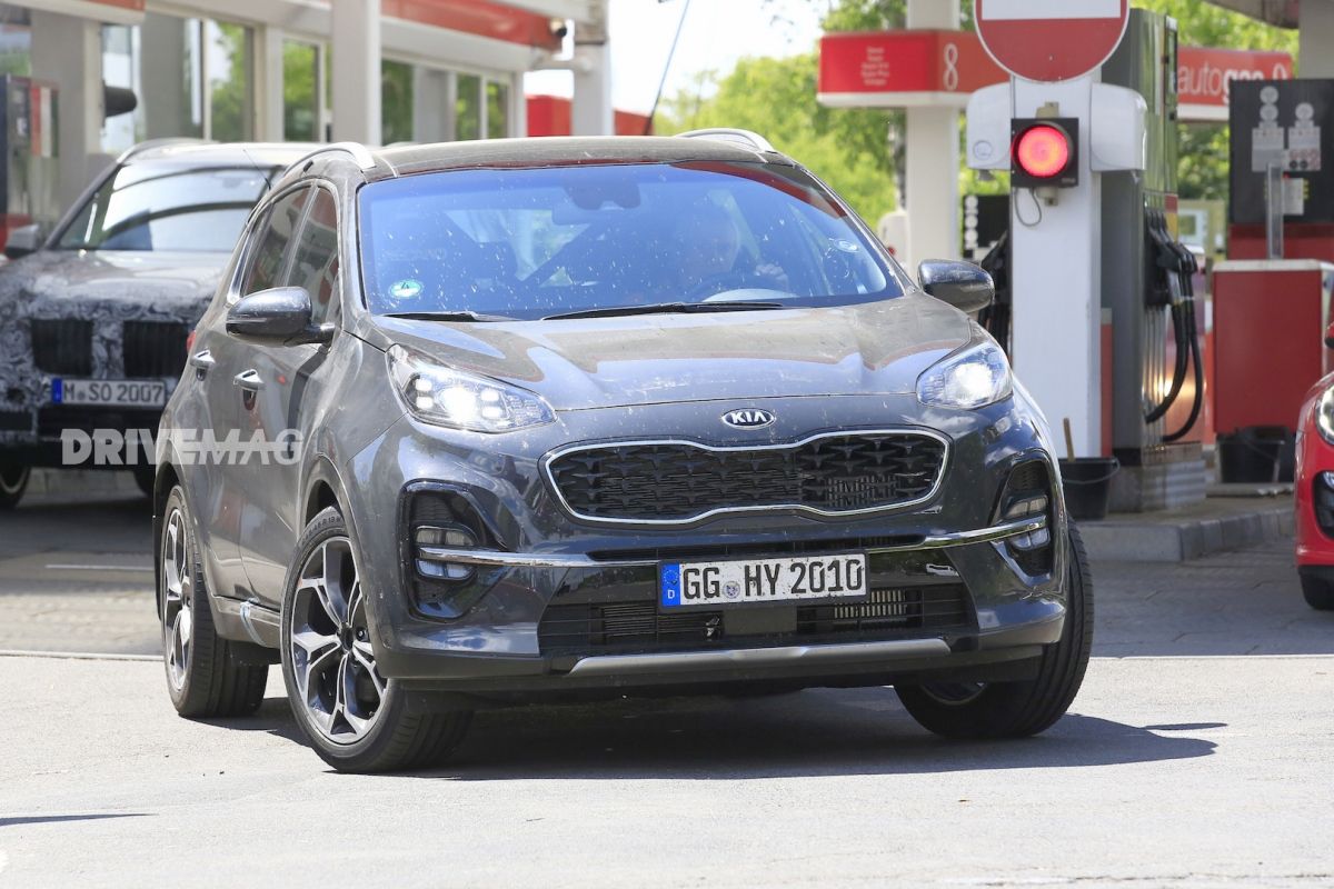 Facelifted Kia Sportage SUV airs uncamouflaged body in new spyshots