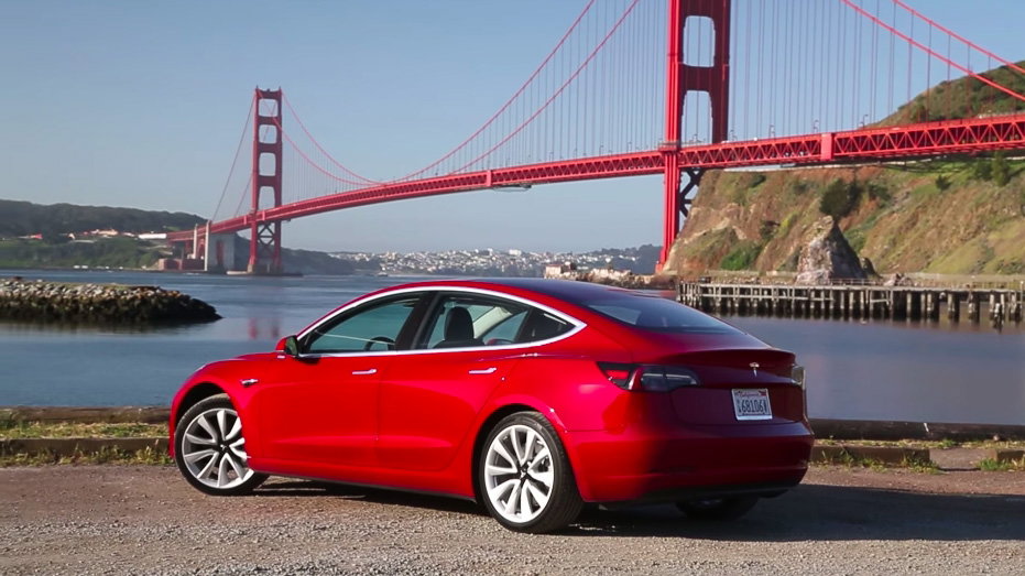 UK reviewer takes in-depth look at new Tesla Model 3