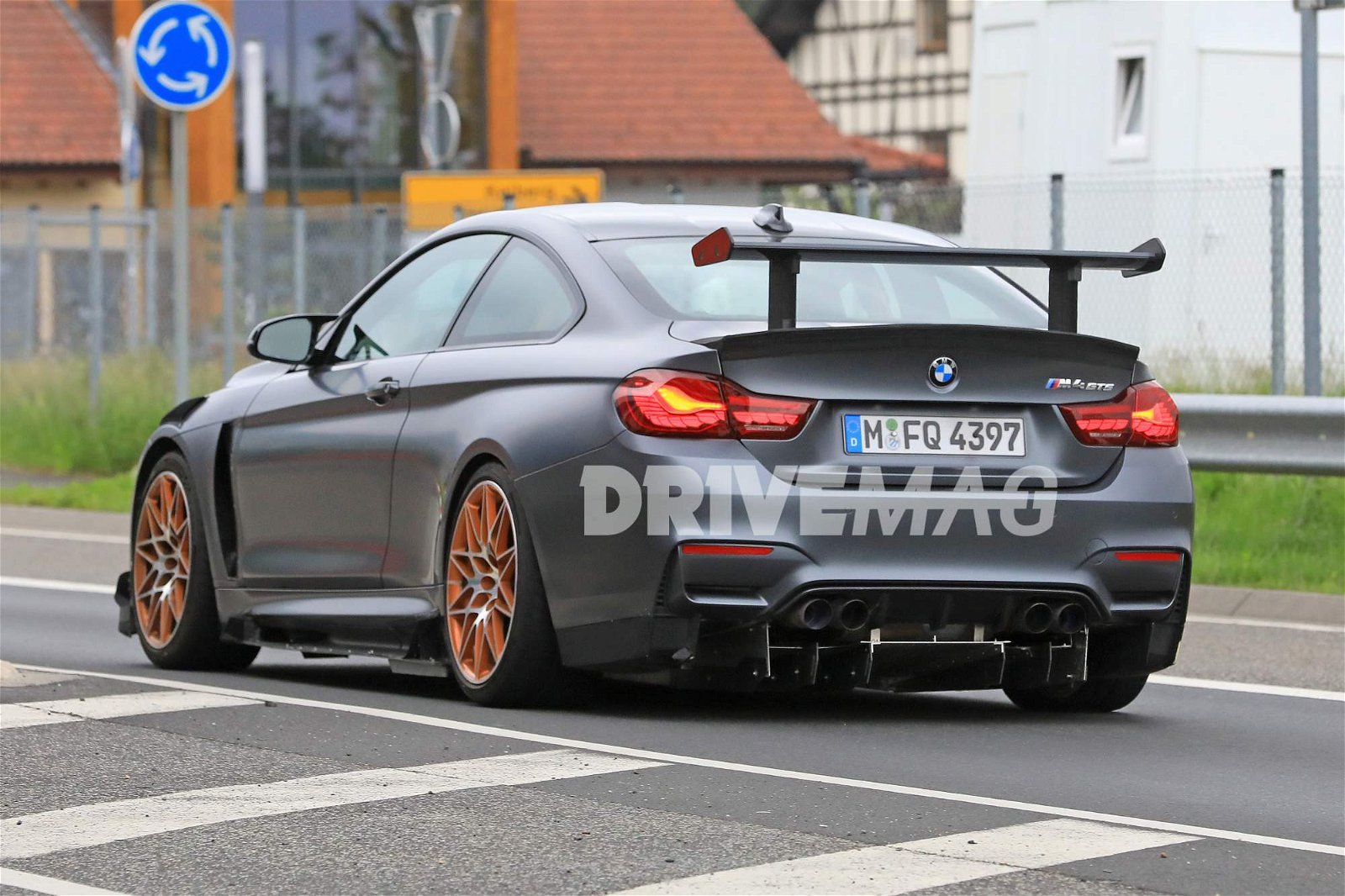 Extreme-BMW-M4-GTS-prototype-spied-10