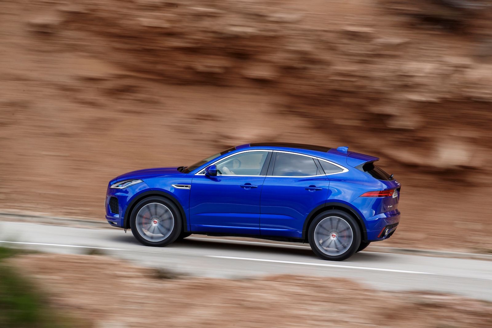 Jaguar E Pace bags new engine can now learn the driver s habits DriveMag Cars