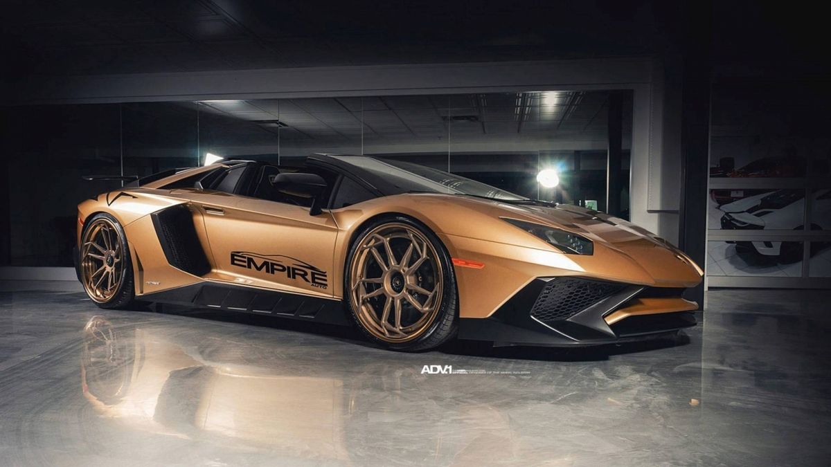 Gold Lamborghini Aventador | Select Wallpapers