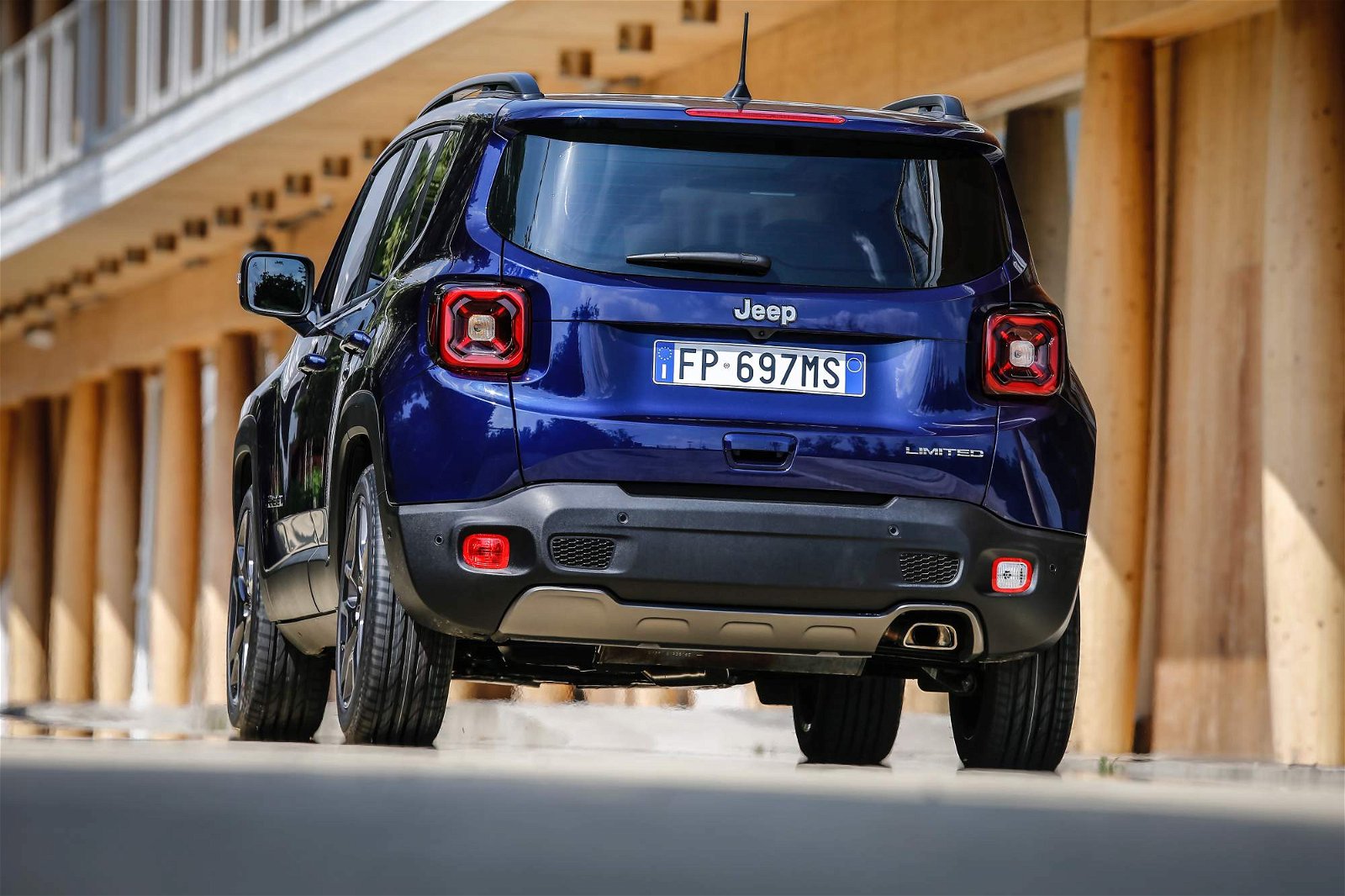 2019-Jeep-Renegade-Limited-11
