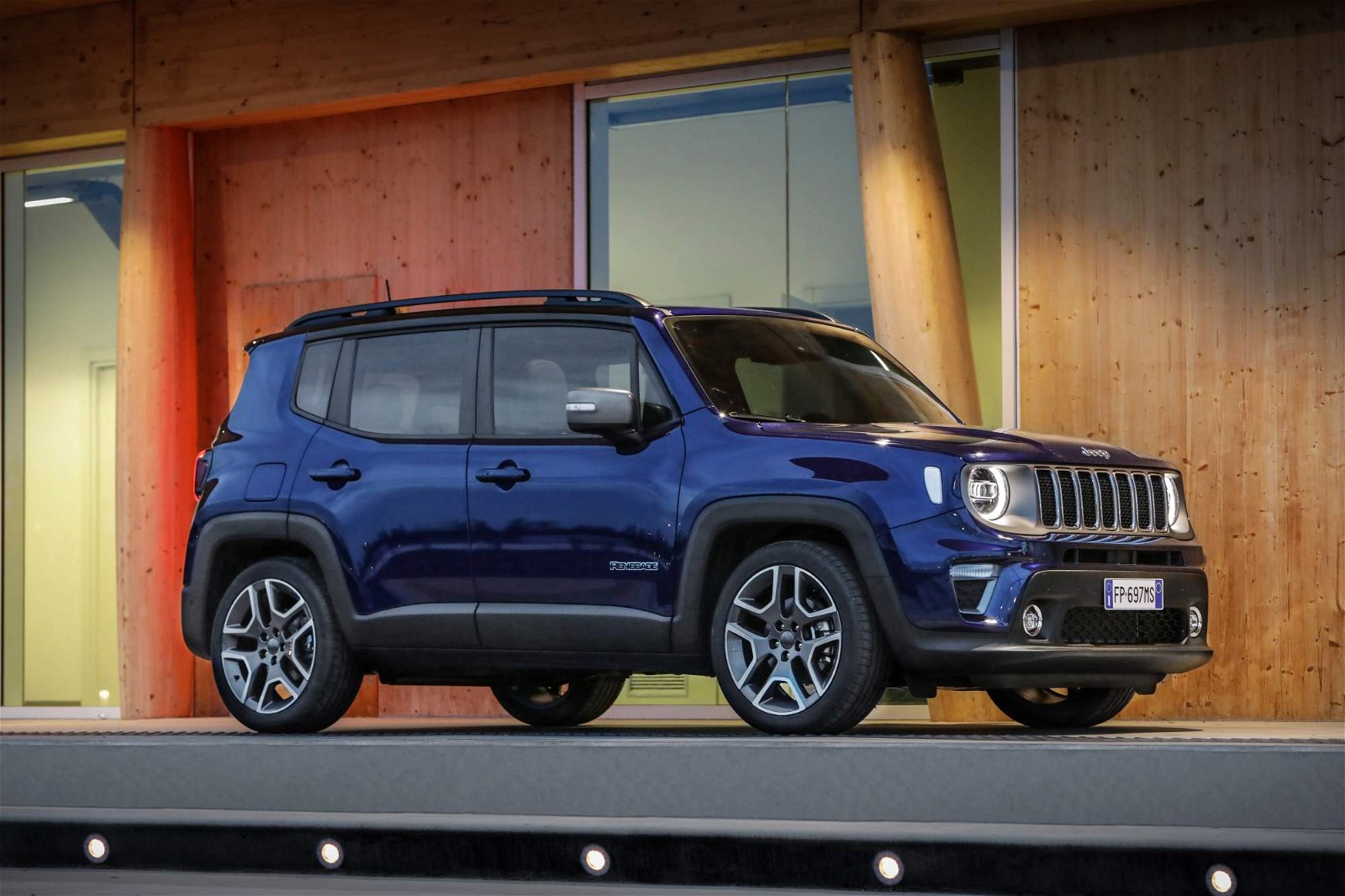 2019-Jeep-Renegade-Limited-13