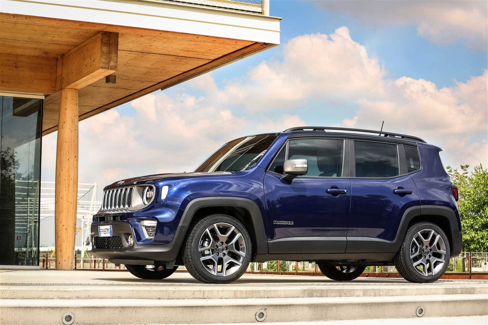 2019-Jeep-Renegade-Limited-15