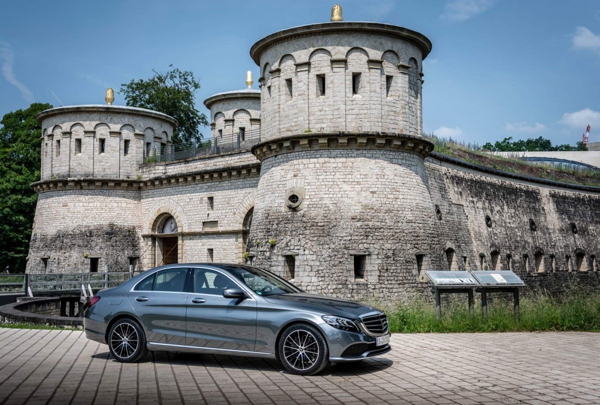 Observatory Dated plus Mercedes-Benz details facelifted C-Class family's engine lineup
