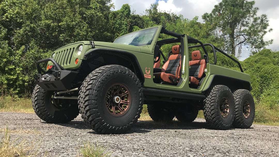 Bruiser Conversions Jeep Wrangler 6x6 is a hard thing to miss | DriveMag  Cars