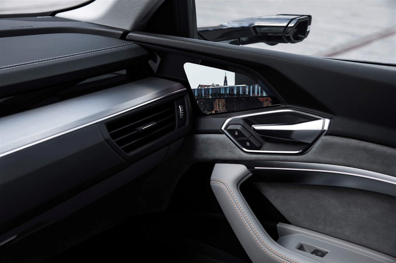 Audi-e-tron-prototype-interior-14