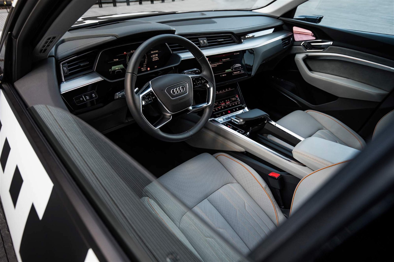 Audi-e-tron-prototype-interior-2