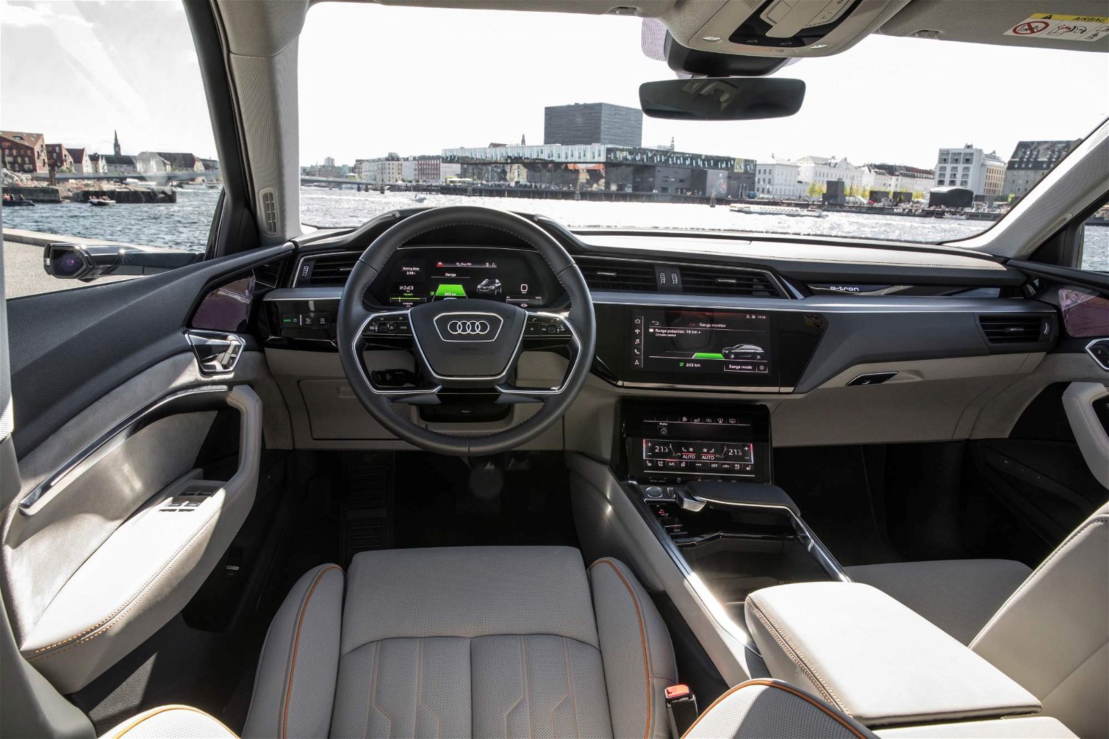 Audi-e-tron-prototype-interior-5