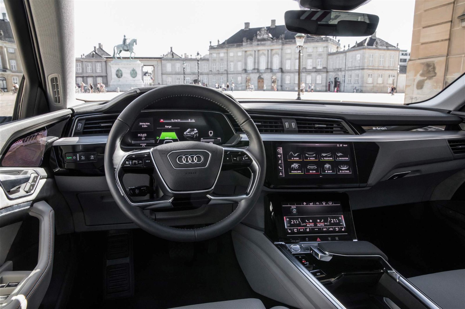 Audi-e-tron-prototype-interior-8