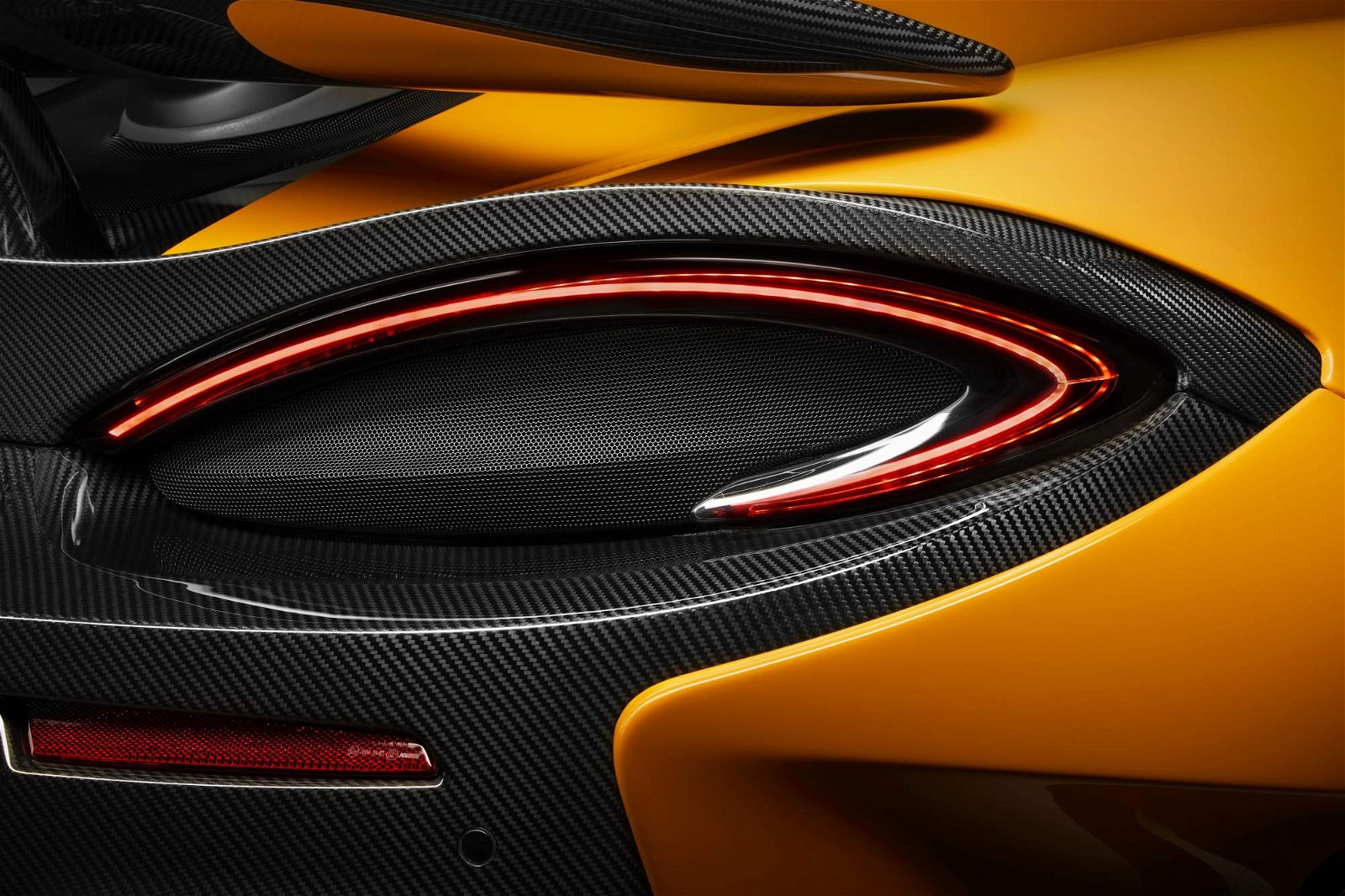 2019-McLaren-600LT-16