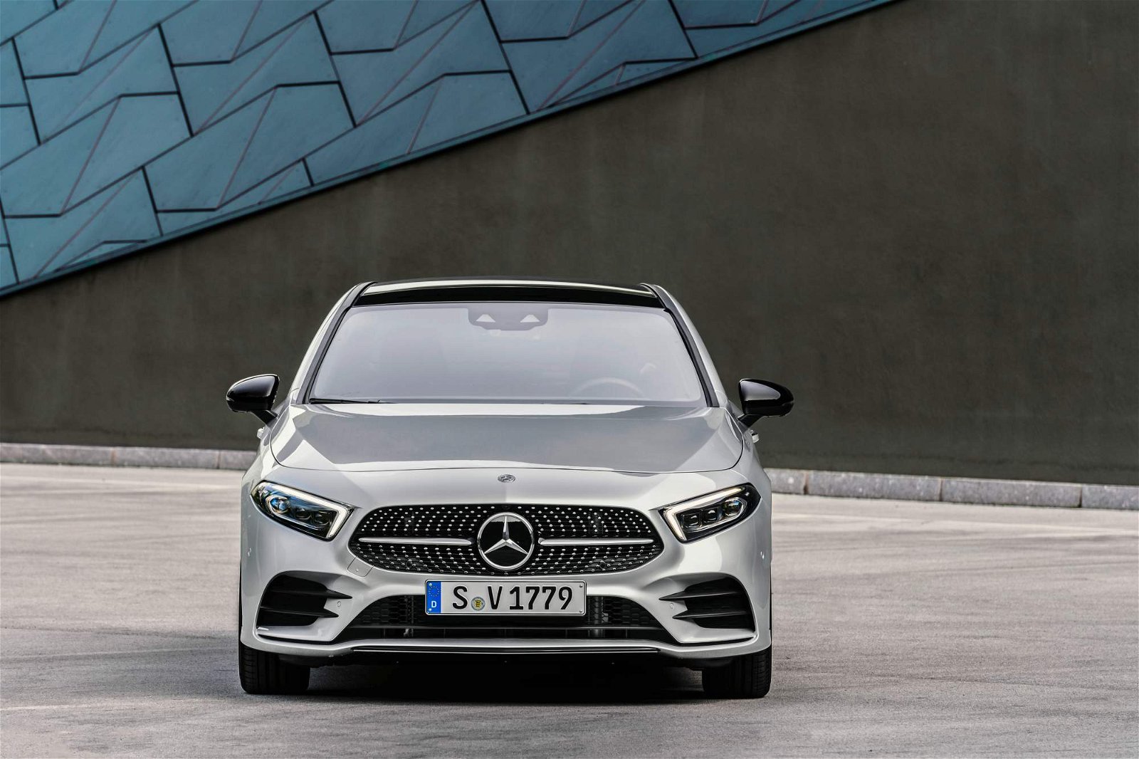 2019-Mercedes-A-Class-Sedan-44