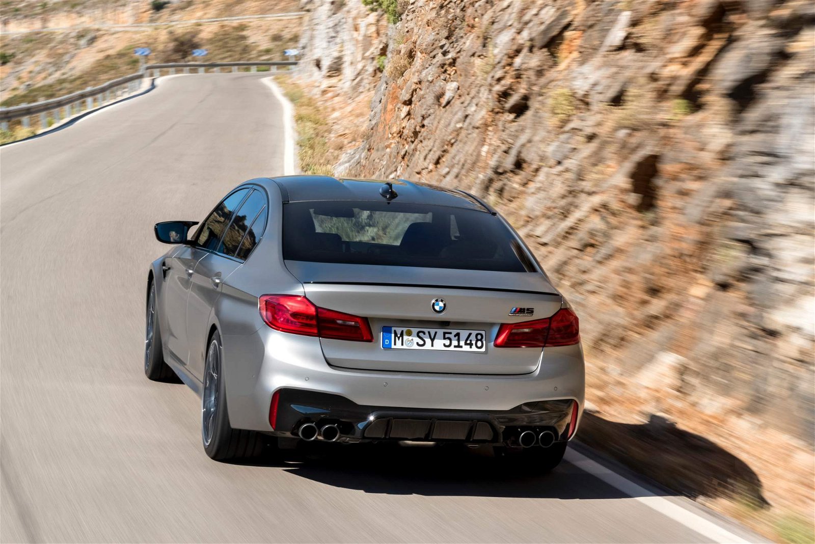 2019-BMW-M5-Competition-103