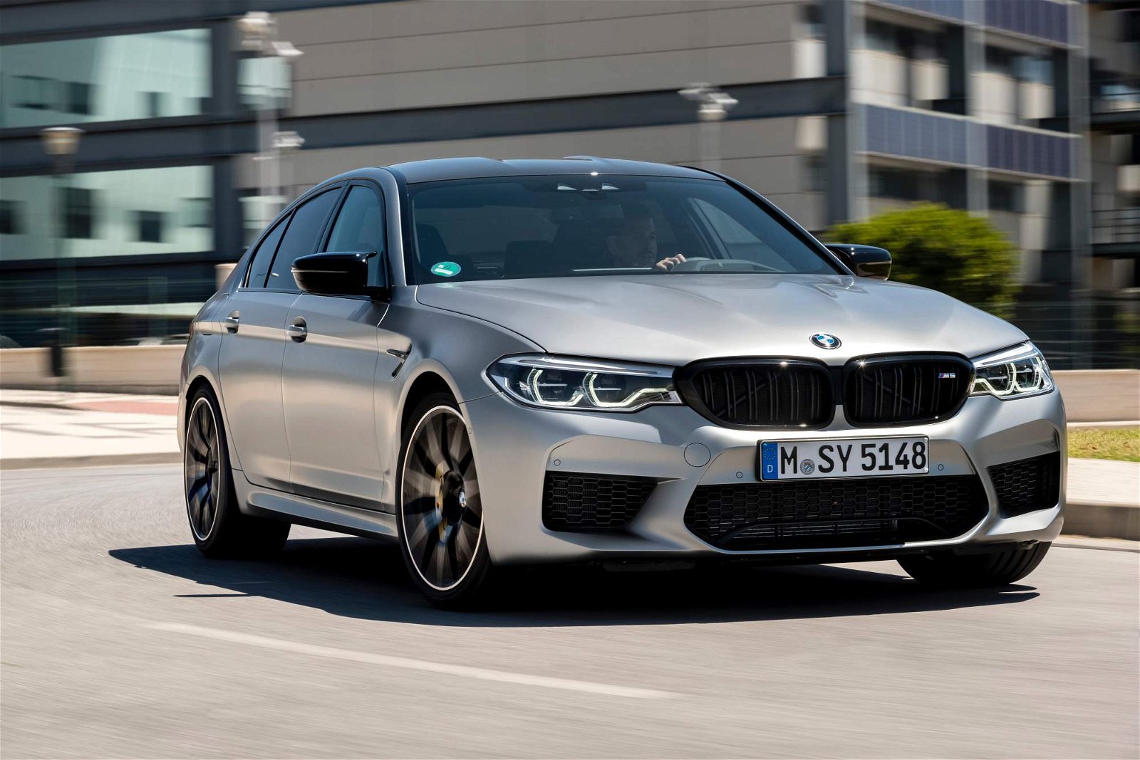 2019-BMW-M5-Competition-108