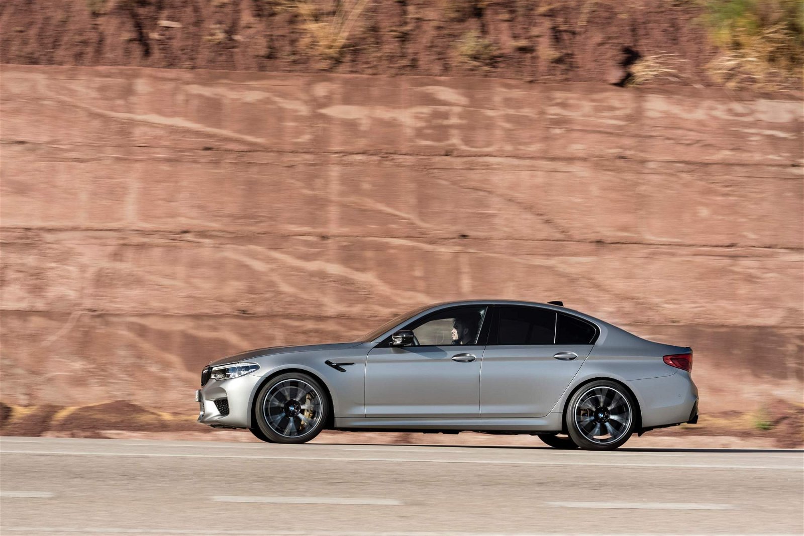 2019-BMW-M5-Competition-113