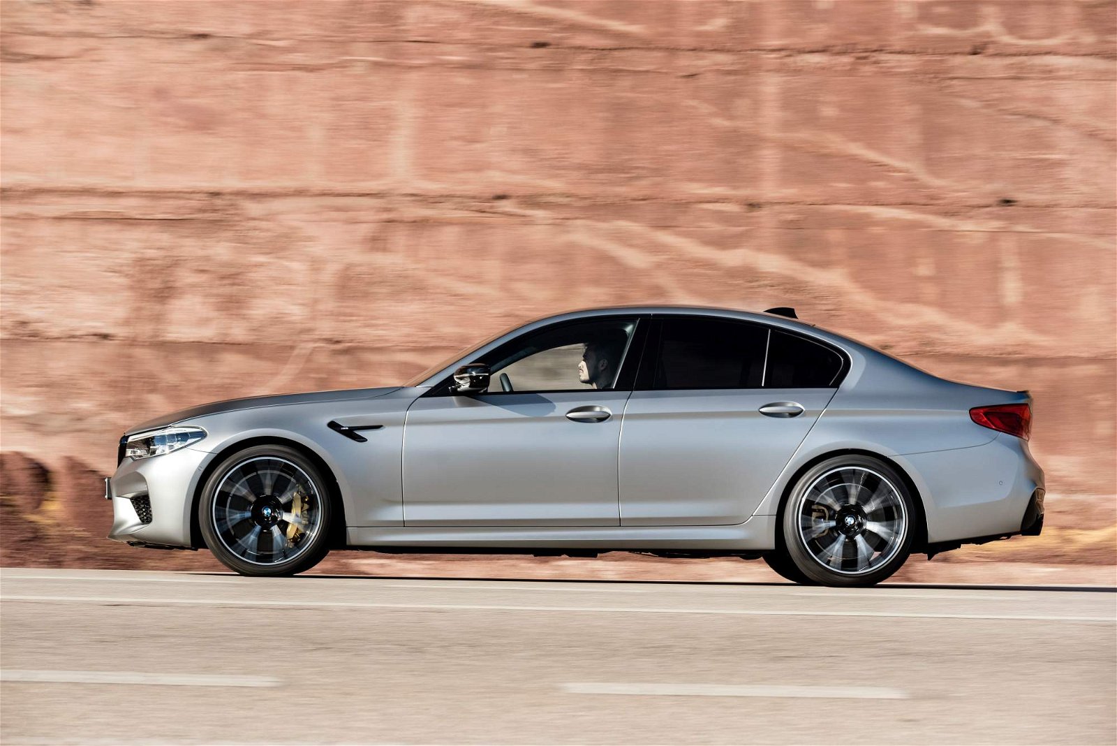 2019-BMW-M5-Competition-115