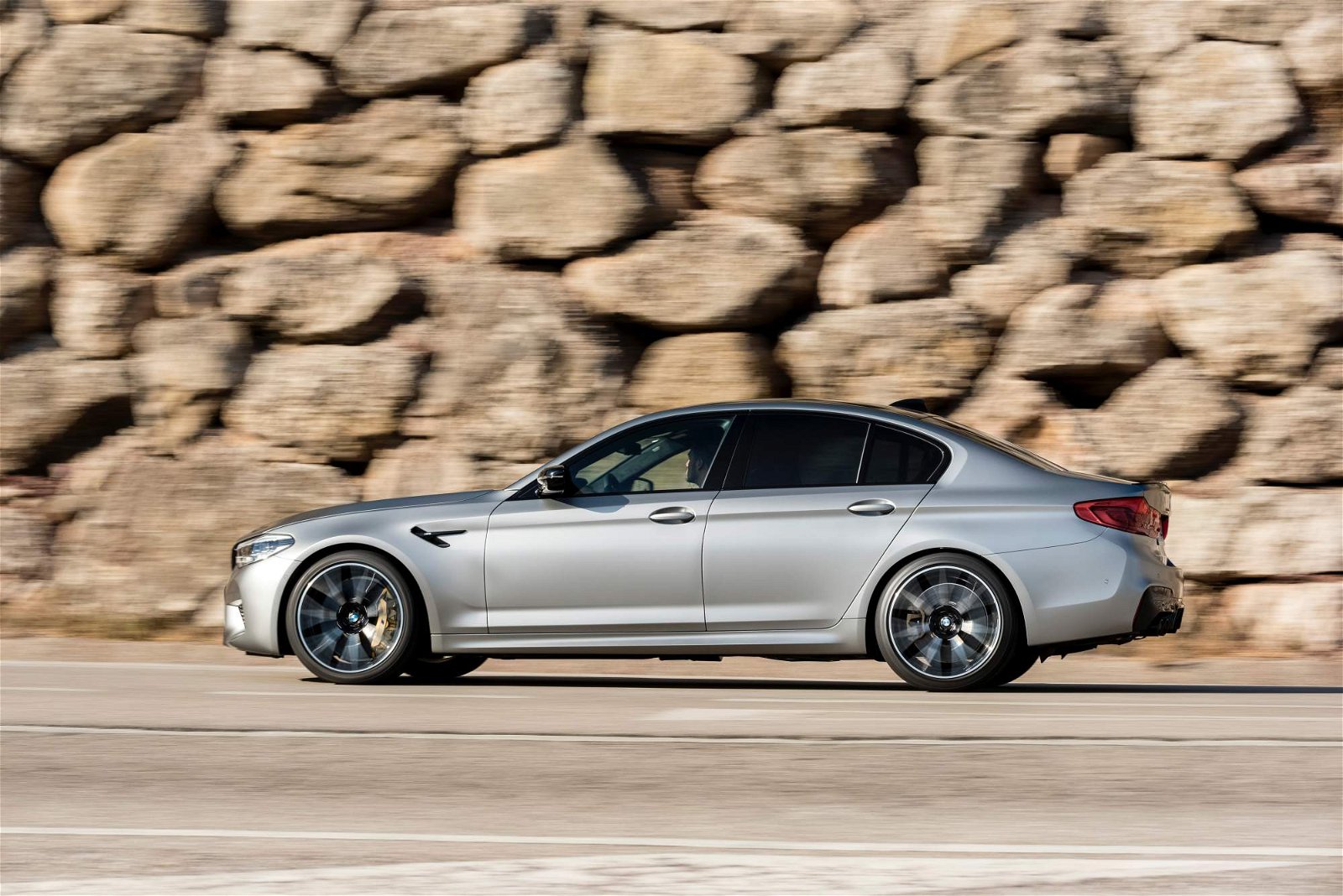 2019-BMW-M5-Competition-116