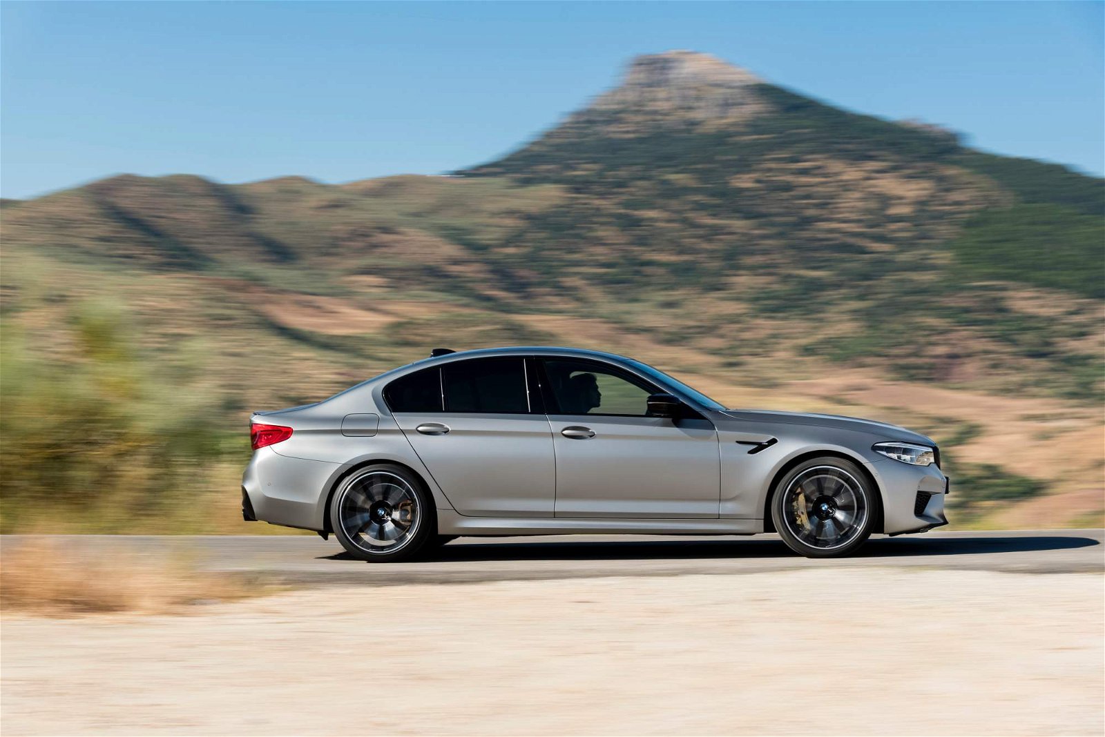 2019-BMW-M5-Competition-117