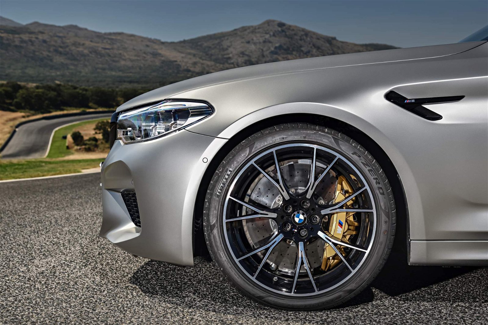 2019-BMW-M5-Competition-124